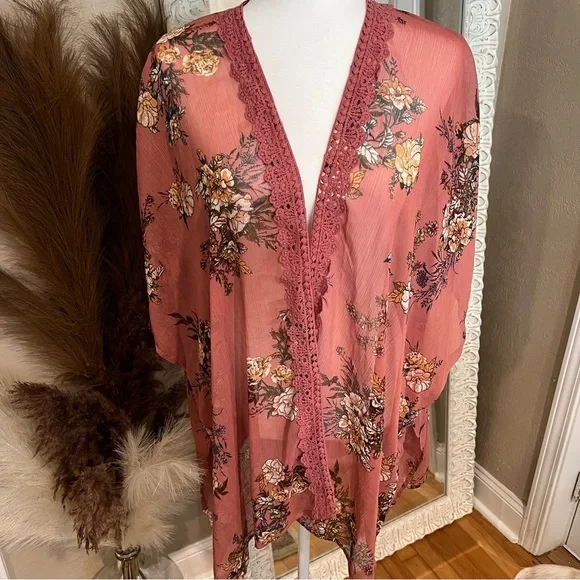 Jolt Floral Kimono - Picture 1 of 3